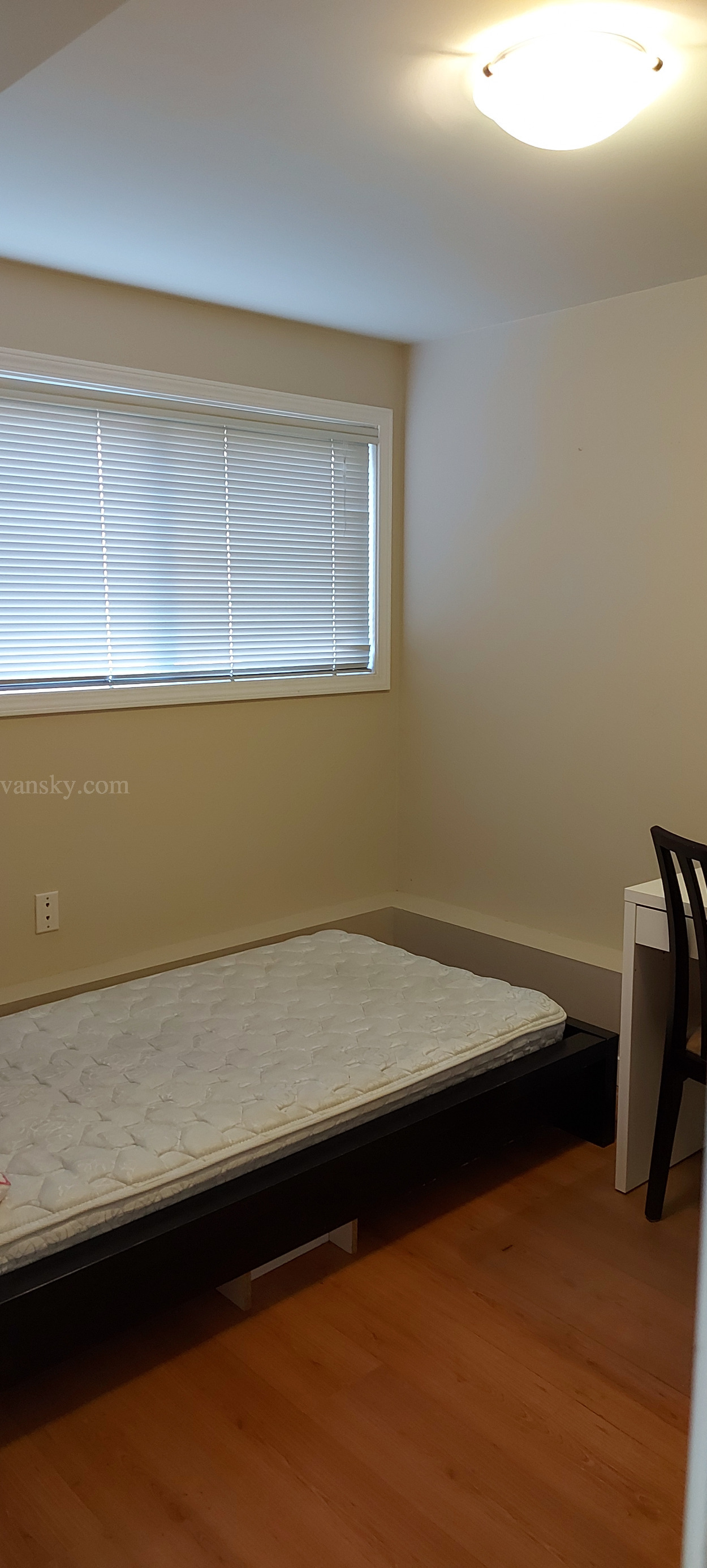 211209120248_small room 3.jpg